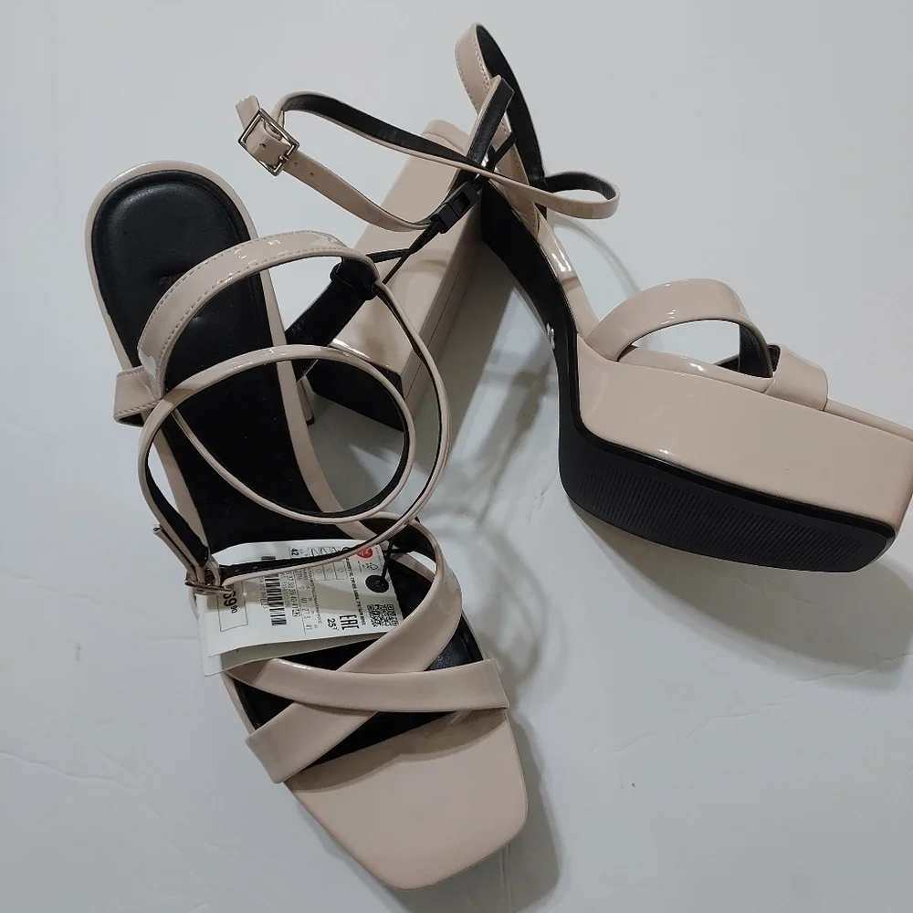 PATENT heeled platform sandals